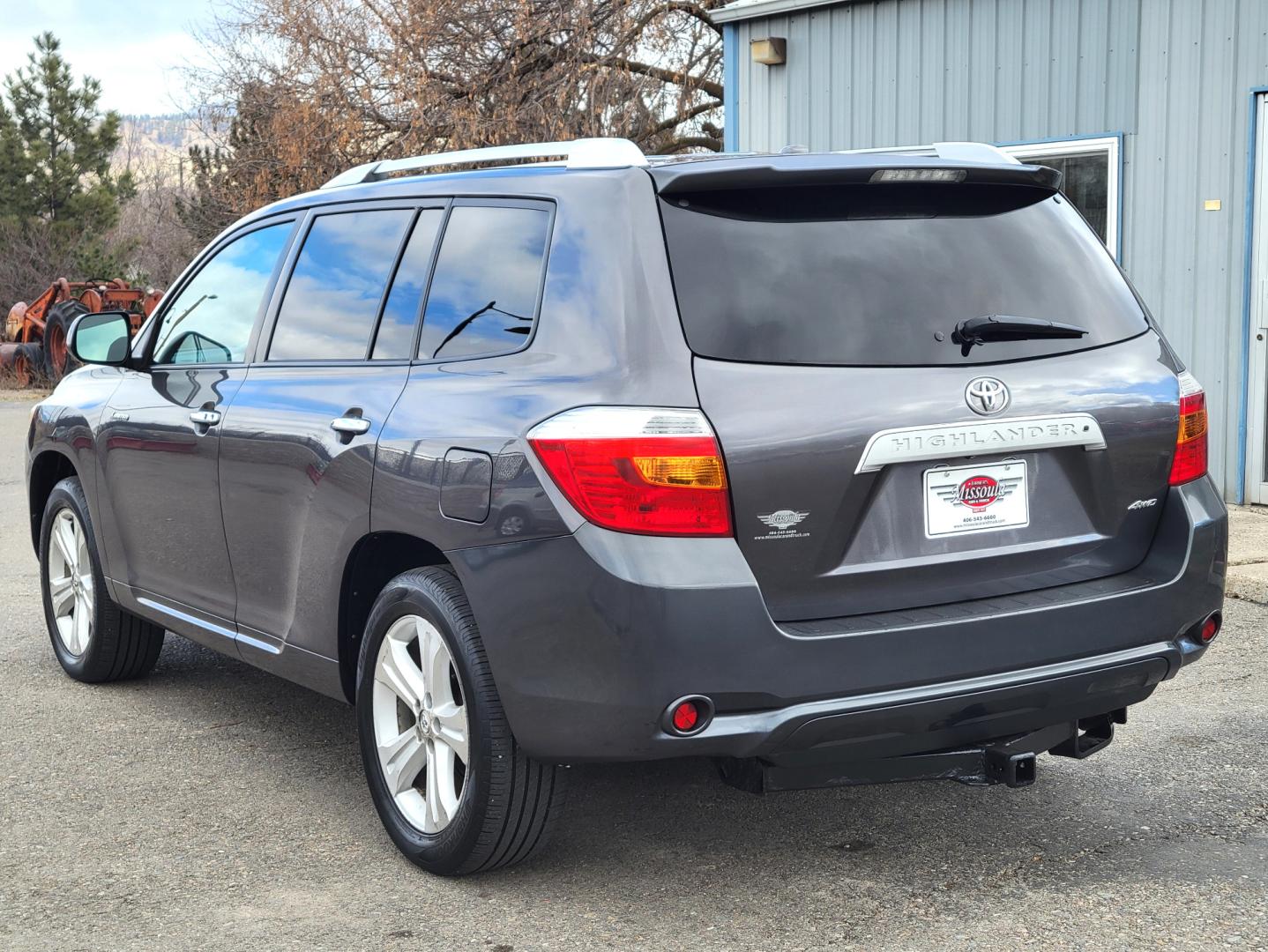 2010 Charcoal /Tan Toyota Highlander Limted (5TDDK3EH9AS) with an 3.5L v6 engine, 5 Speed Automatic transmission, located at 450 N Russell, Missoula, MT, 59801, (406) 543-6600, 46.874496, -114.017433 - One Owner. 3.5L V6 Engine. Four Wheel Drive. Automatic. Heated leather Seats. Power Seats. 3rd Row Seating. Power Sunroof. Rear Entertainment. Navigation. Bluetooth. Air. Cruise. Tilt. Power Windows and Locks. Backup Camera. - Photo#7